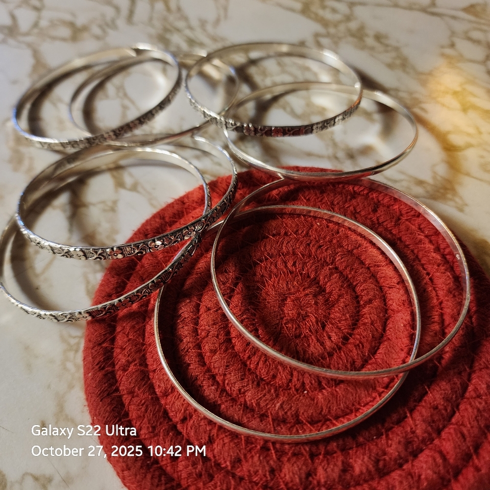 Elegant Silver Bangle Bracelet Set - Picture 9 of 13